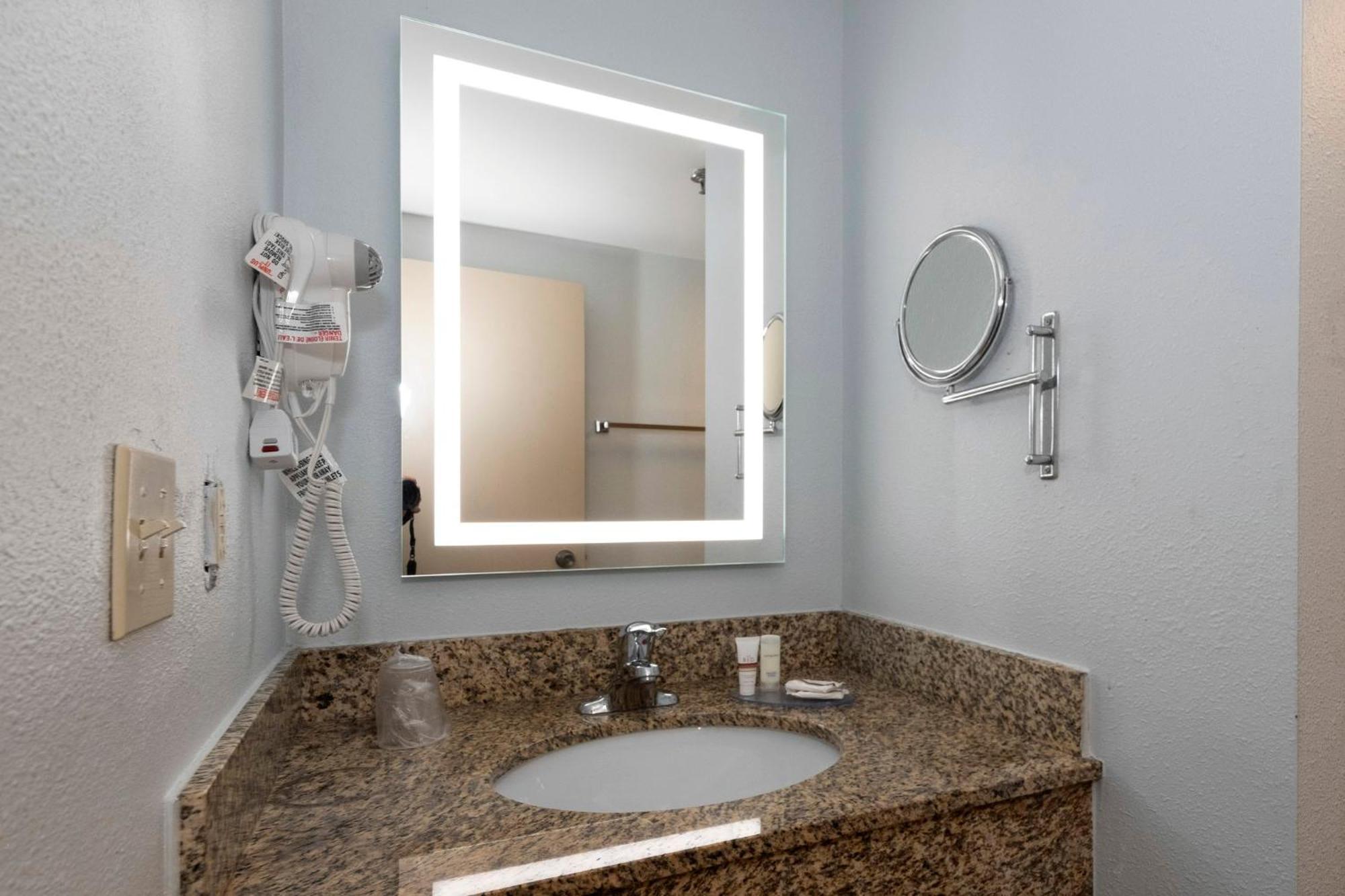 Red Roof Inn & Suites Wilmington - نيو كاسل المظهر الخارجي الصورة